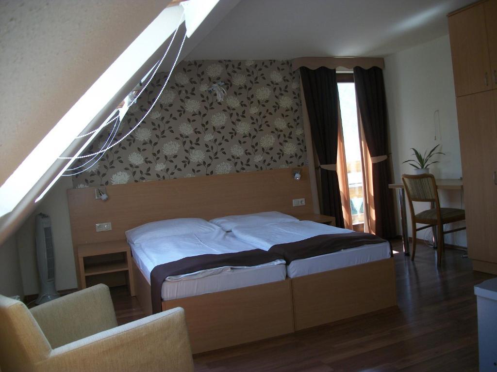 Hotel Viktoria Balatonalmadi Room photo