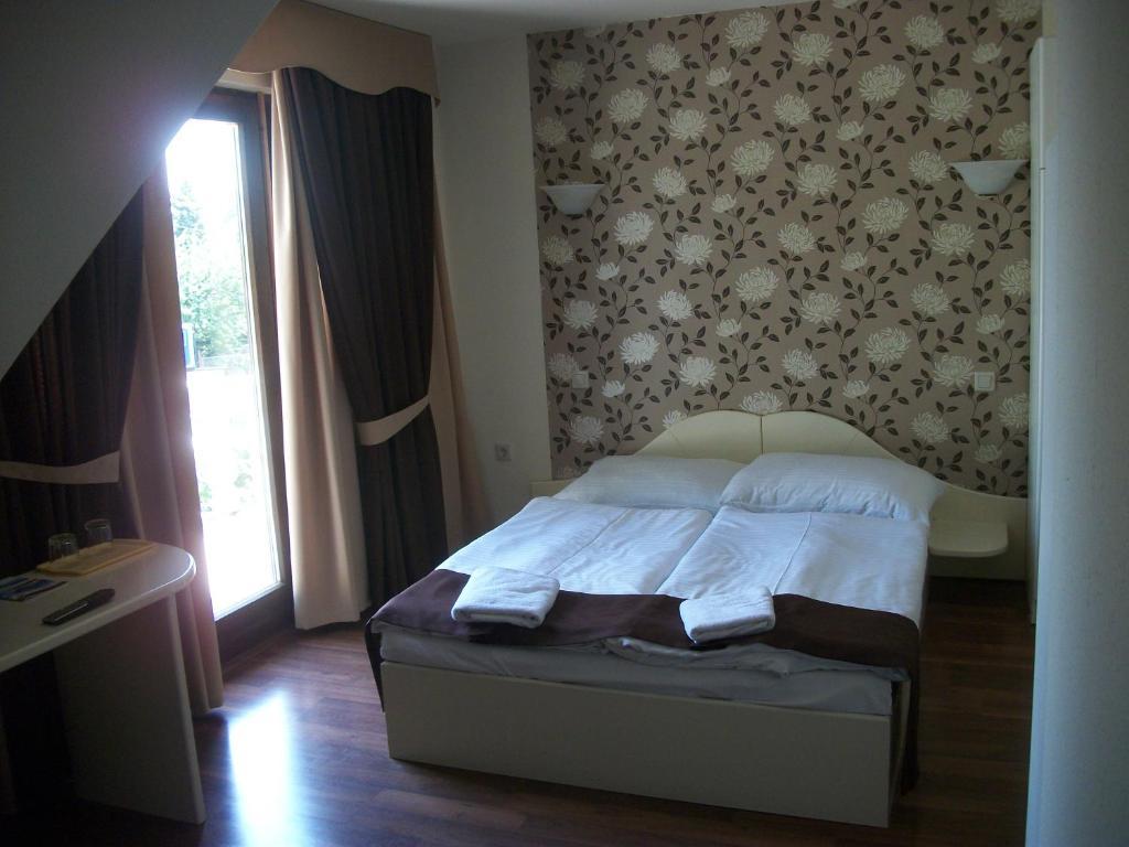 Hotel Viktoria Balatonalmadi Room photo